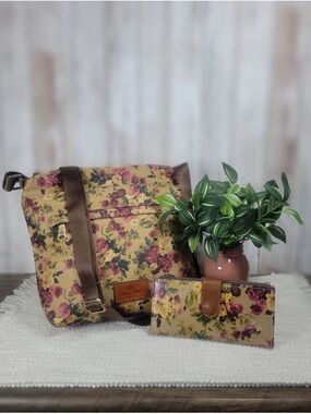 🌸 Patricia Nash Floral Crossbody Purse & Matching Wallet Set – EUC 🌸